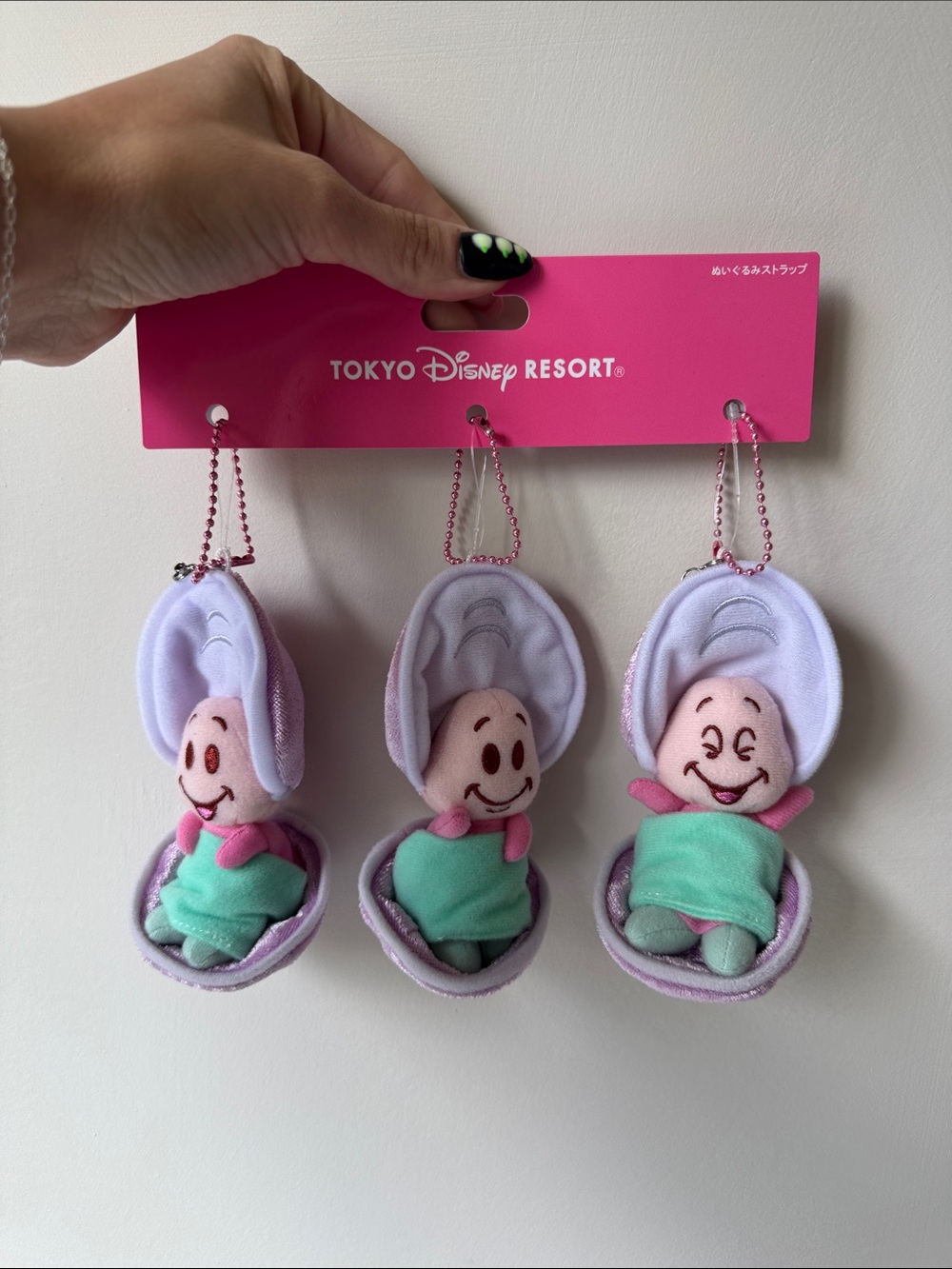 nwt tokyo disney resort alice in wonderland baby oysters bag charms keychains